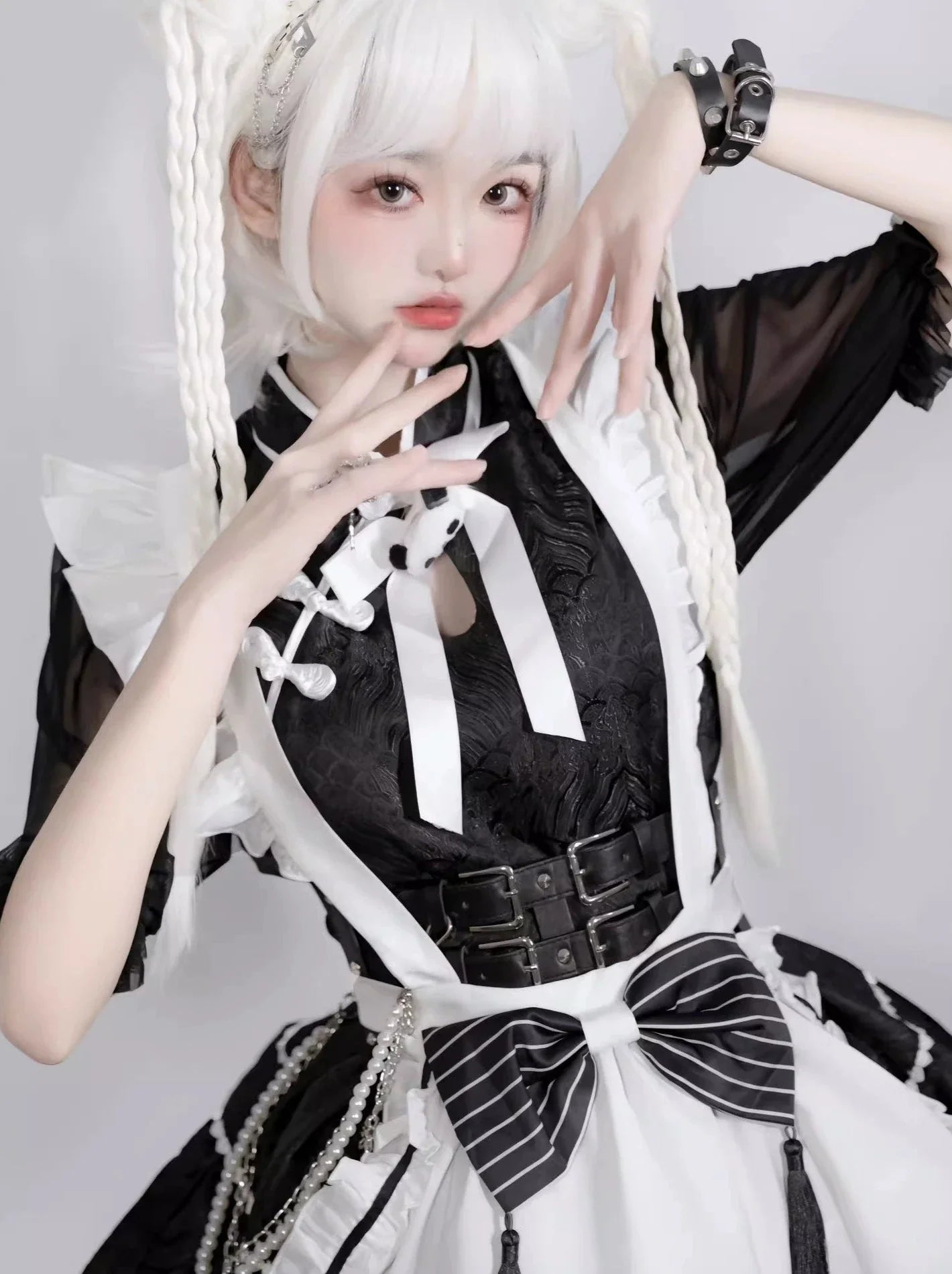 China Black White Sheer Sleeve Made Princess Dress