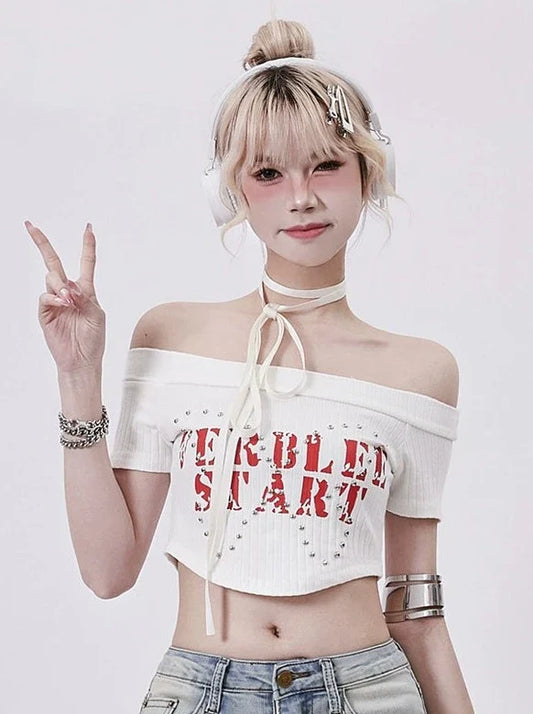 Schulterfreies, kurzes amerikanisches Top mit Logo