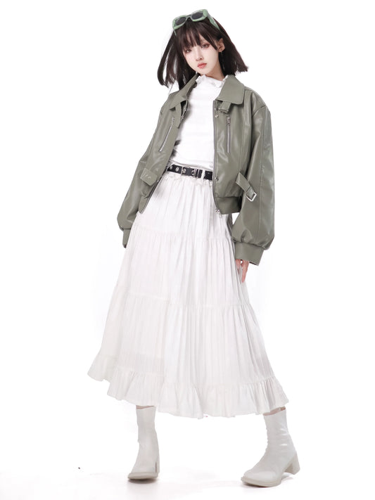 Frische grüne Silberfuchs-Lederjacke mit Glocken-Bet-Oberteil und Rock