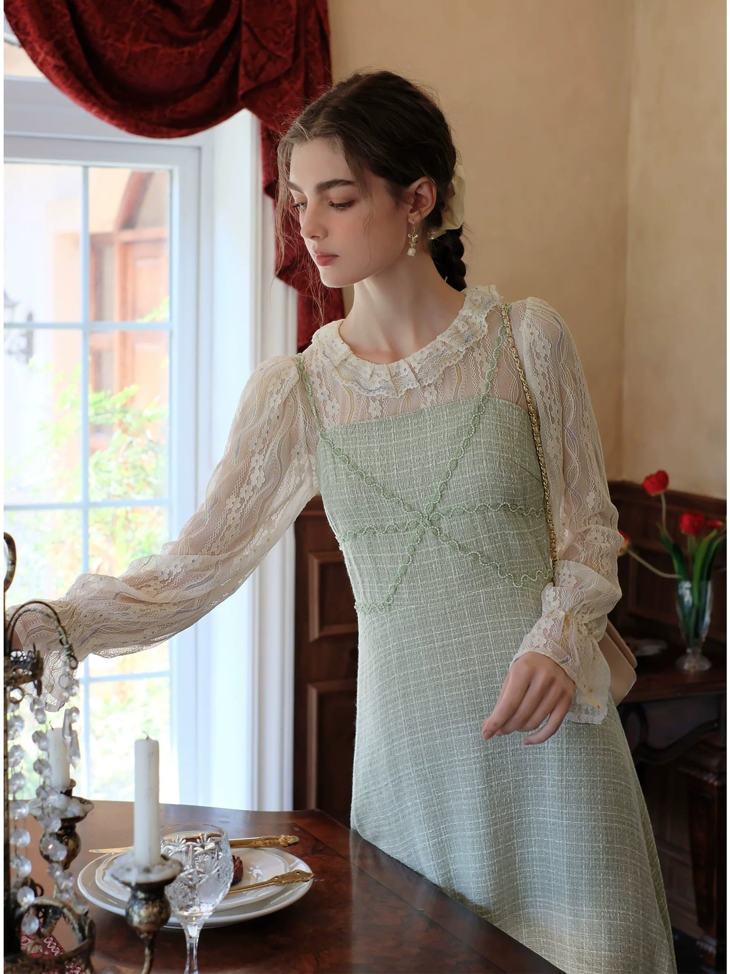 Perlen-Hosenträger, französischer Spitzenrock, Hemd + lang