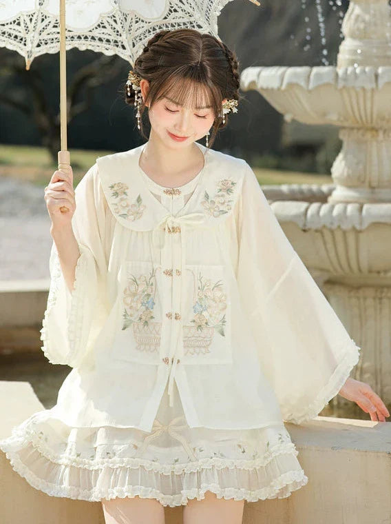 Rüschenhemd, angesetzter Rock mit chinesischem Kragen + transparenter Waldstoff