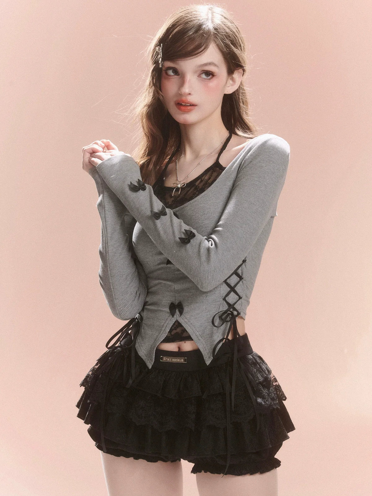 Oberteil mit Schnürung, Schlitz an der Seite und Schleife