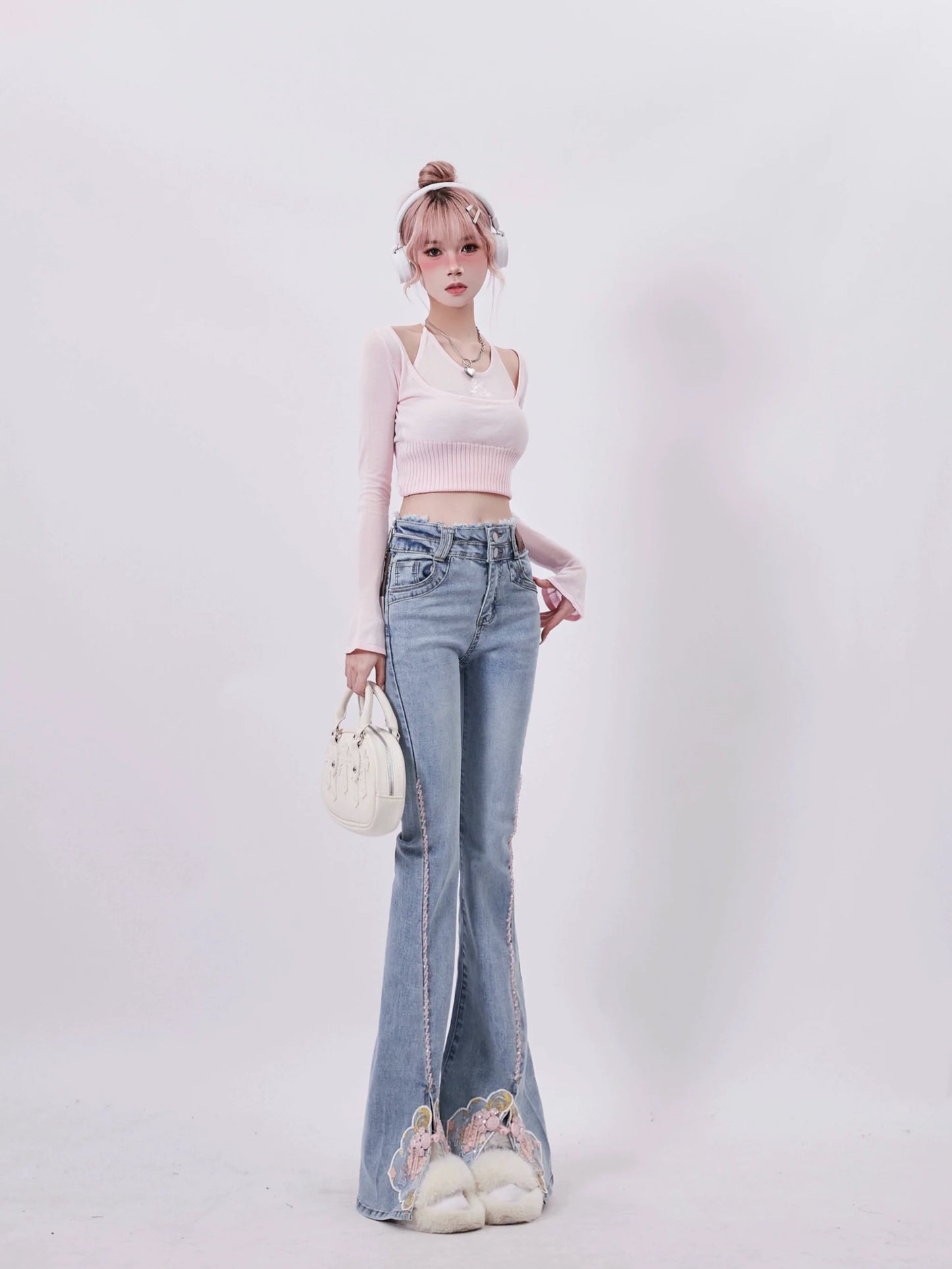 Ausgestellte Jeanshose mit doppeltem Schlitz und Taillendesign