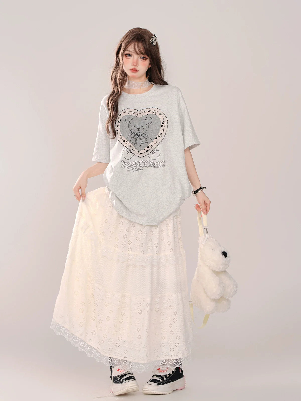 Süßer, mädchenhafter weißer Rock lang