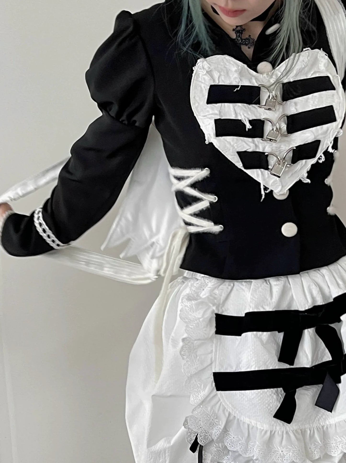 Puff Ram Spitzen-Beinoberteil mit Gürtelärmeln und Rüschen