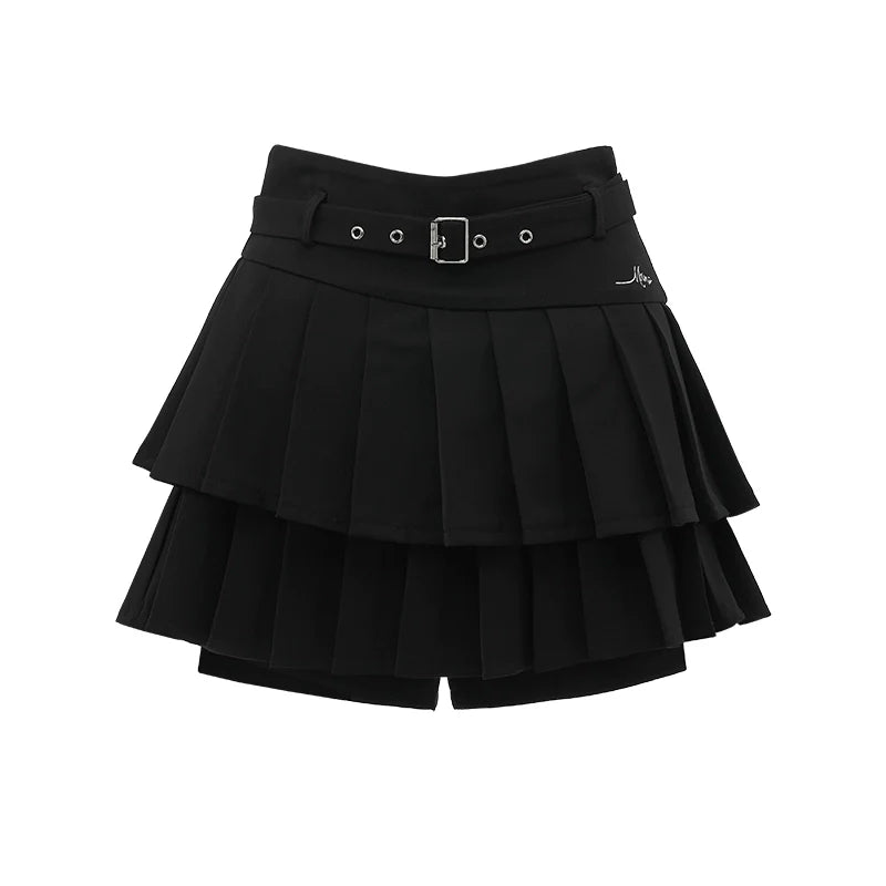 Faltenrock mit hohem Bund und kurzem Logo