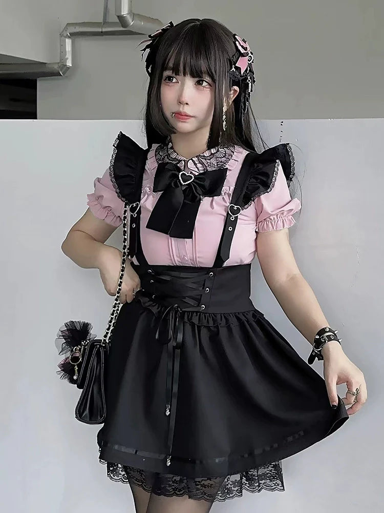 スリムスウィートスカート + サスペンダーダークレースアップシャツ