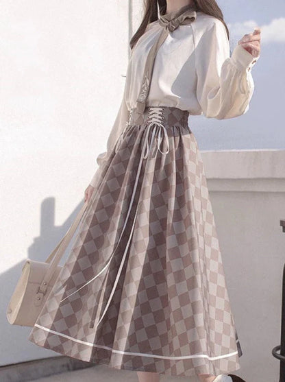 Kurzer Rockanzug + Hemd mit Rosenkaromuster + Retro-Krawattenbrosche + Schleife, französische Jacke mit Schnürung