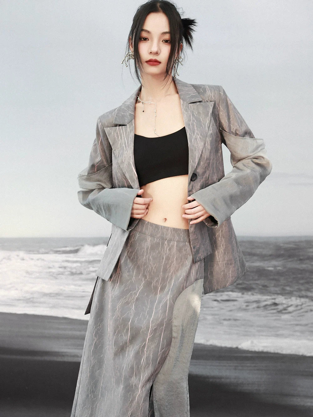 Anzug-Design, plissierte Jacke mit marmorierter Struktur