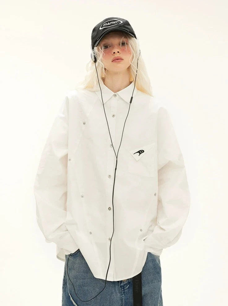 Weißes Hemd Schneiderei dekonstruiert