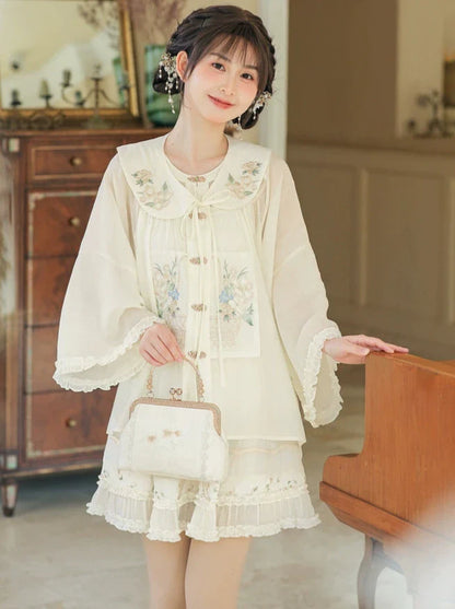 Rüschenhemd, angesetzter Rock mit chinesischem Kragen + transparenter Waldstoff