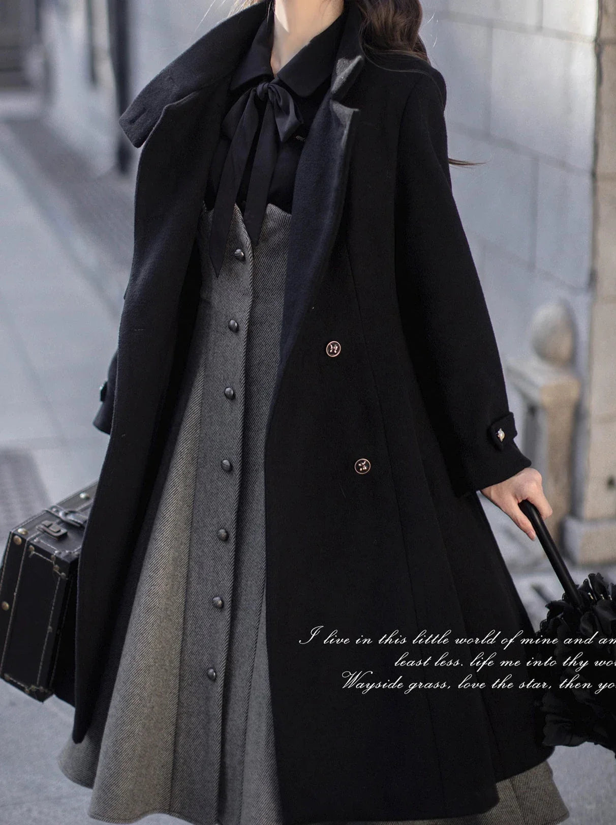 レトロなウールのダブルカラー＋エレガントなブレストリボンコートスタンド