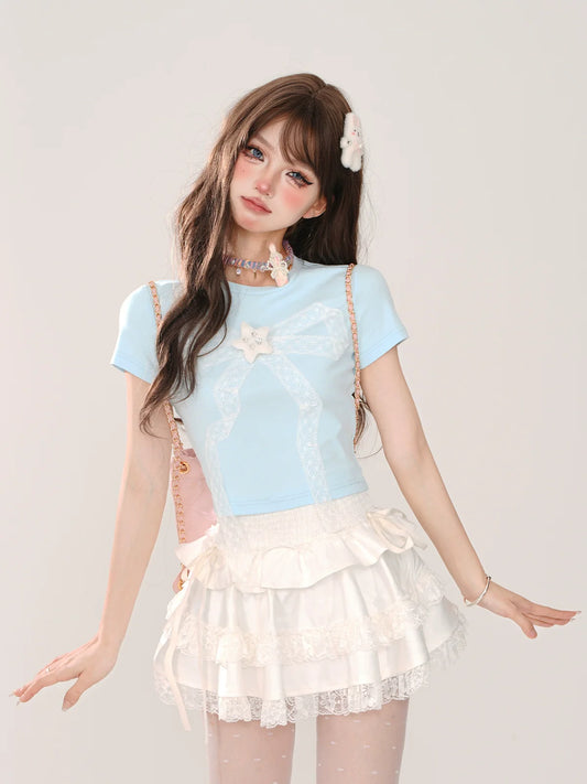 Eisblaues Spitzentop mit schmaler Passform