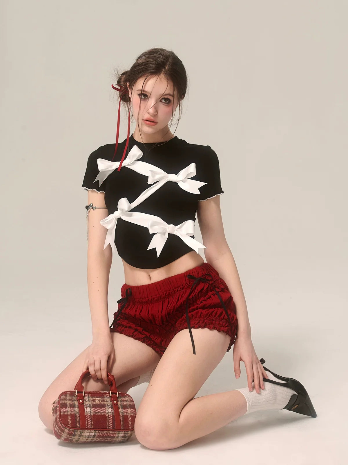 ショートブラックリボンスリムニッチTシャツ