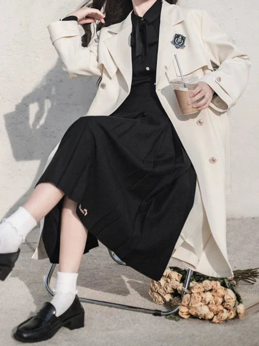 Rock + College-Abzeichen Trenchcoat Apricot Hemd Metall bestickt Plissee Mantel Band Schwarz