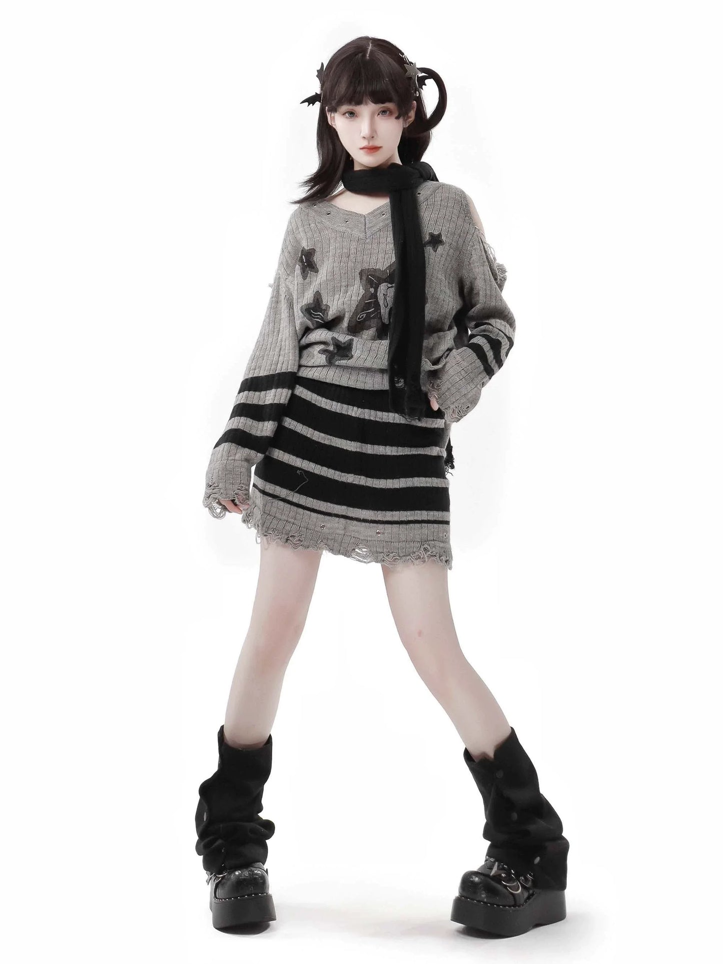 オフショルダースカート + Vネック レイジーニット