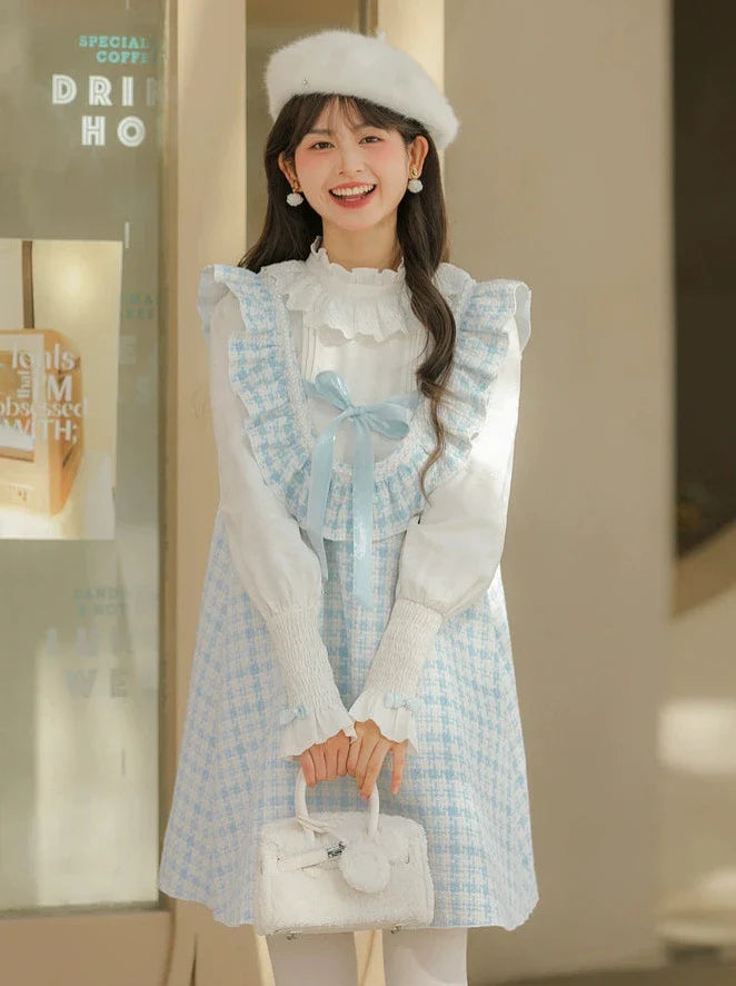 Robe trapèze à volants et épaules dénudées en tweed à carreaux