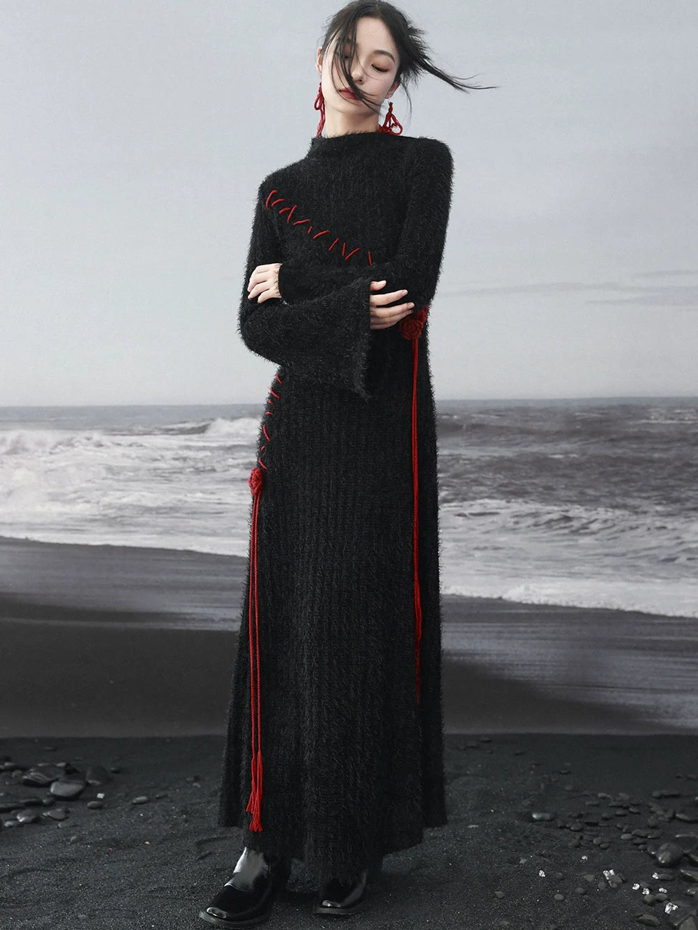 Kontrastkleid Rose Unregelmäßig Rot Strickärmel Dunkel Schwarz Glocke