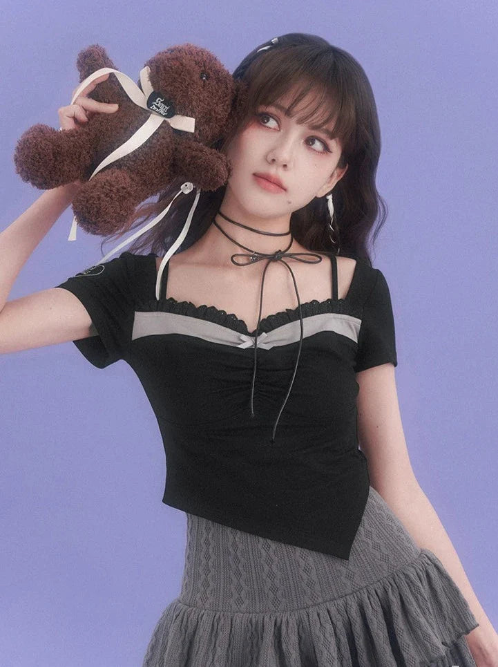 Zweiteiliger Kragen mit asymmetrischem, quadratischem Oberteil