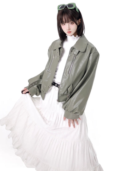 Frische grüne Silberfuchs-Lederjacke mit Glocken-Bet-Oberteil und Rock