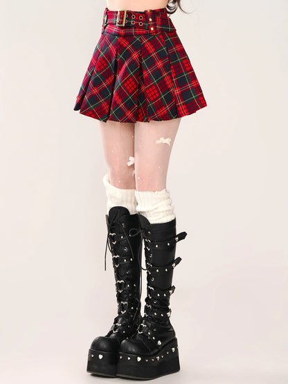 Kurzer Gürtelrock im Karo-Design