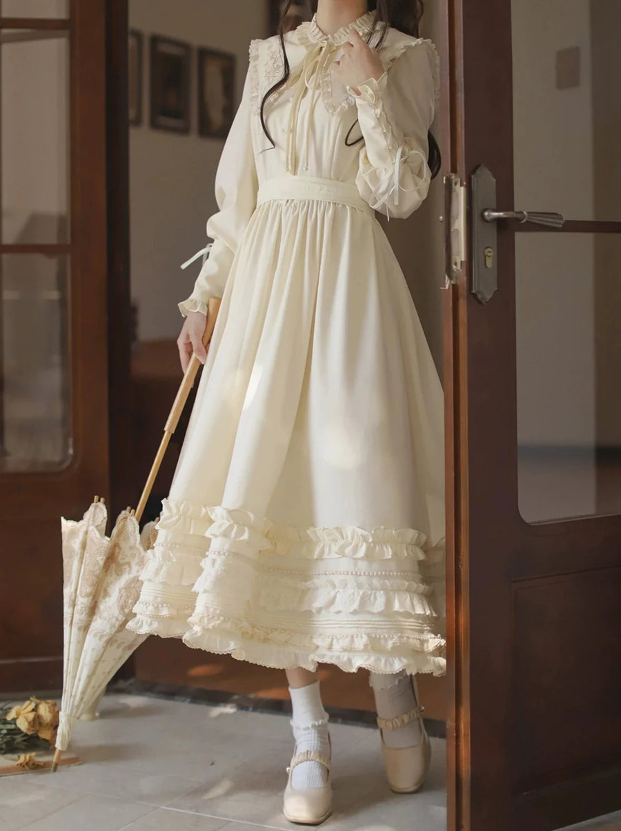 Französisches Vintage Taillenkleid Romantisches Stickband