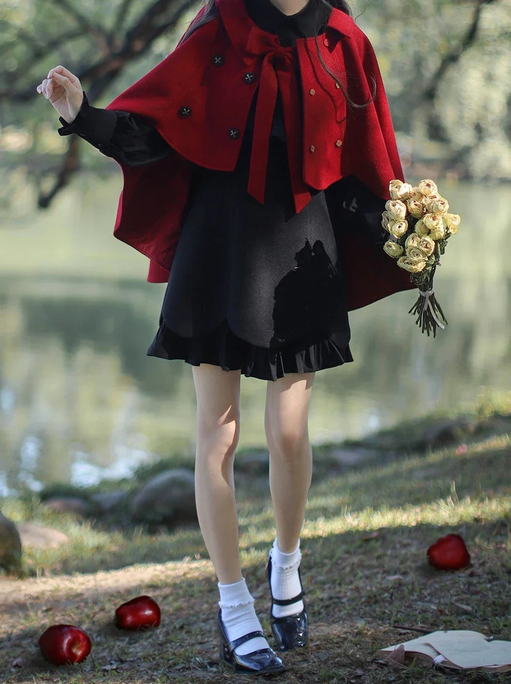 フェイクブラックツーレッドレトロピース+ドレスフリルケープコート