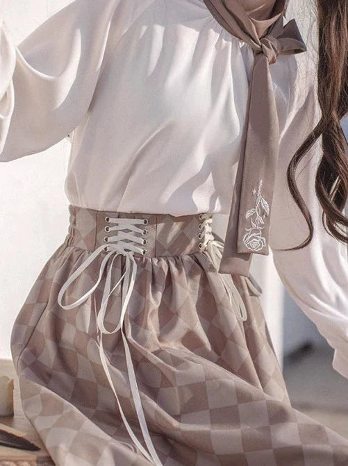 Kurzer Rockanzug + Hemd mit Rosenkaromuster + Retro-Krawattenbrosche + Schleife, französische Jacke mit Schnürung