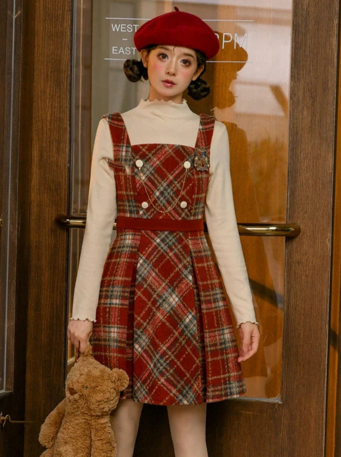 Britisches Hosenträgerkleid im College-Retro-Stil mit Karomuster