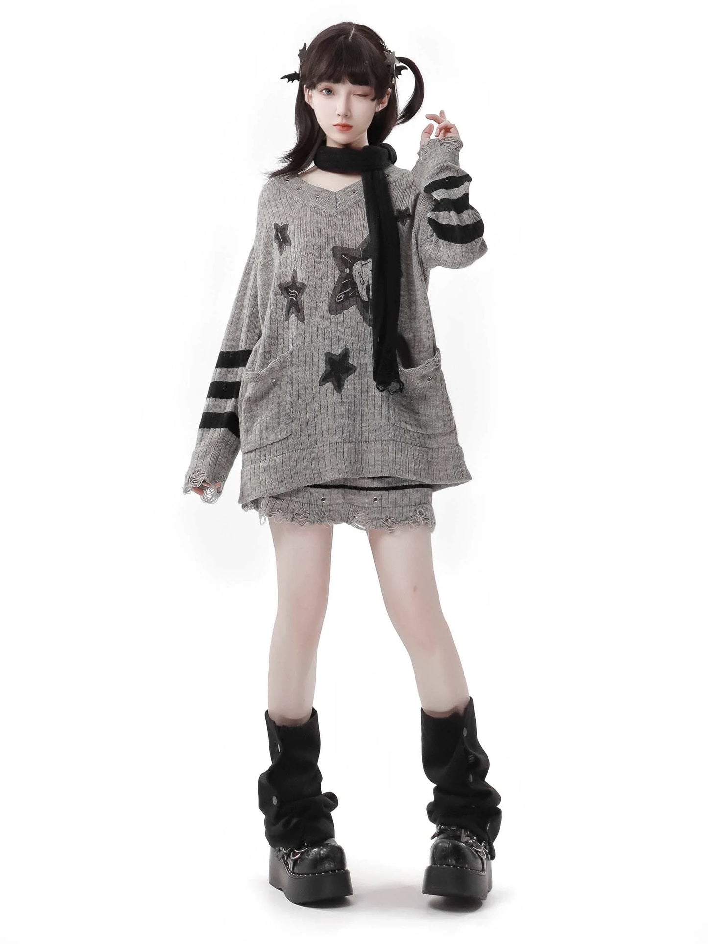 オフショルダースカート + Vネック レイジーニット