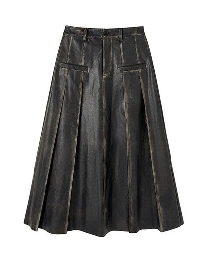 Langer schwerer Rock aus poliertem Leder