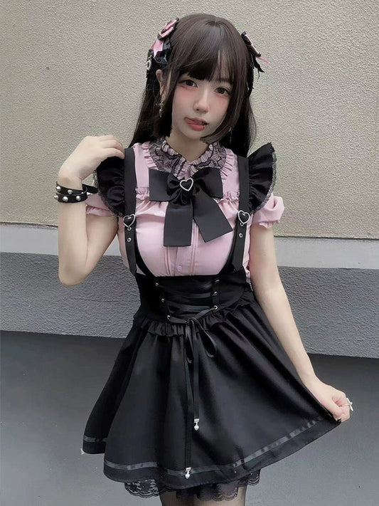 スリムスウィートスカート + サスペンダーダークレースアップシャツ