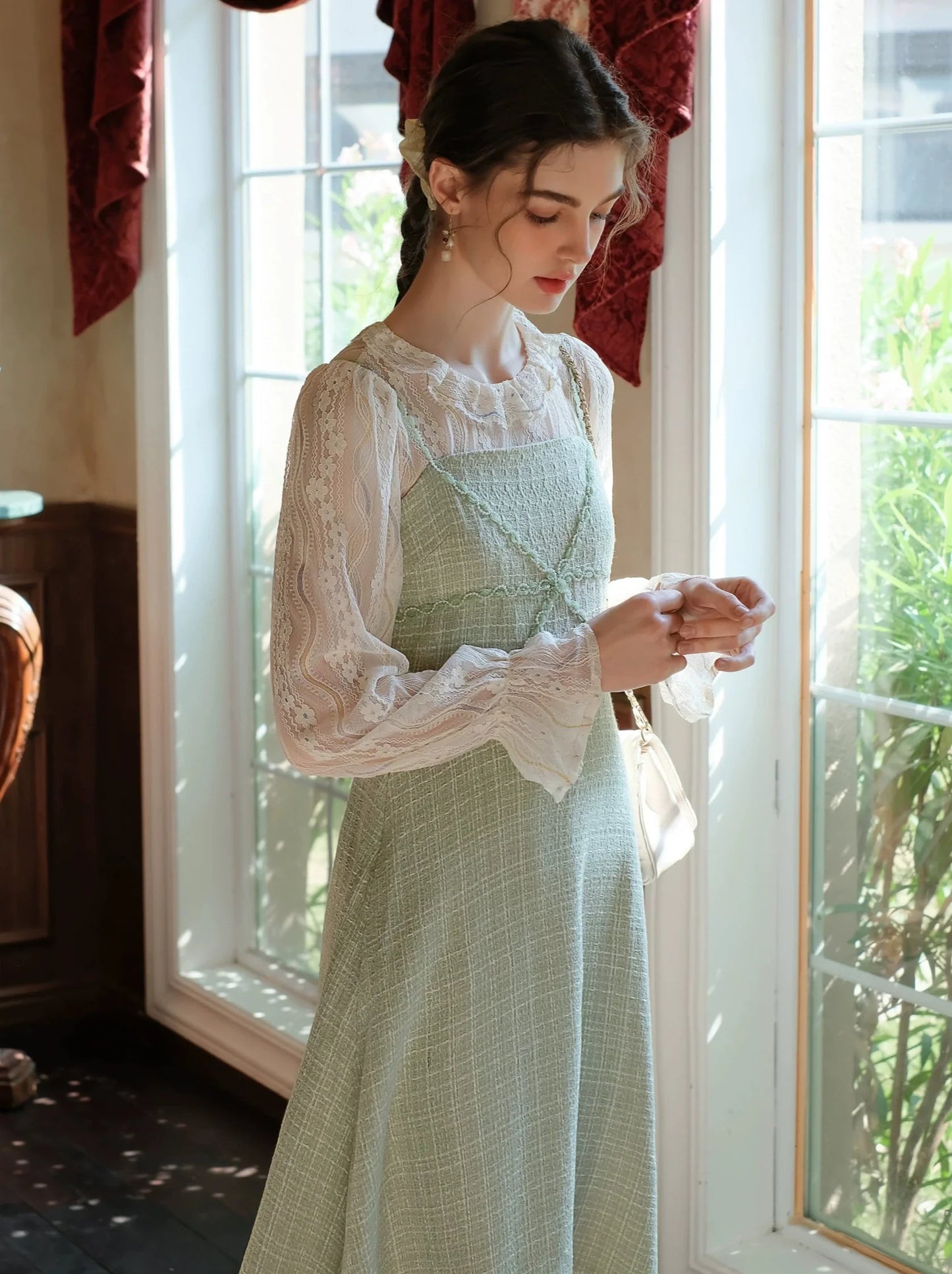 Perlen-Hosenträger, französischer Spitzenrock, Hemd + lang