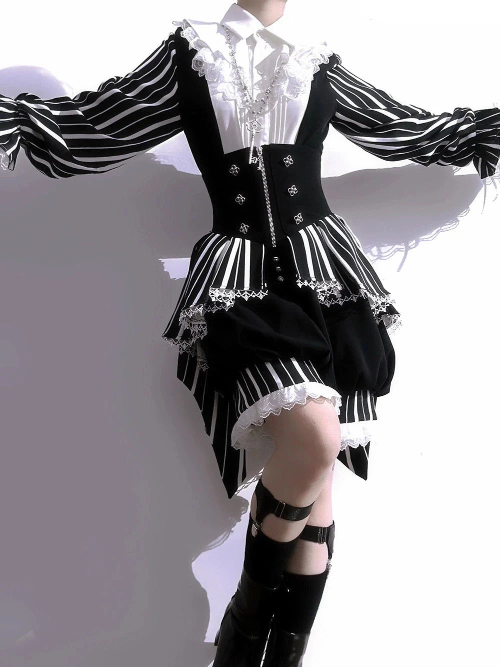 ロリータレトロシャツ + ワンダフルプリンストリックエレガントショーツ