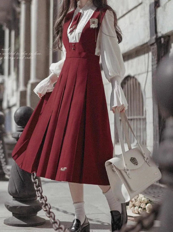Chemise élégante en mousseline de soie, rouge, rétro, avec dentelle, badge rouge, cravate, emblème, robe d'été