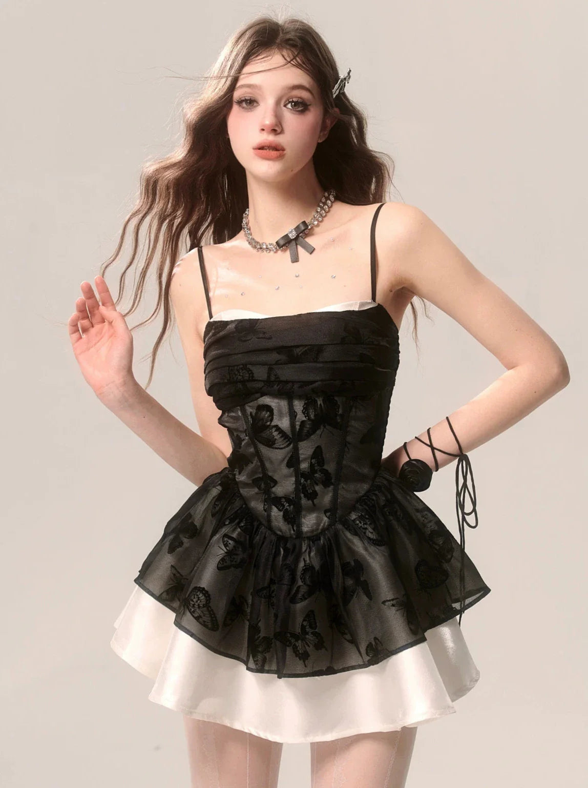フェイクサテンフレンチツーピースバタフライサスペンダーブラックドレス