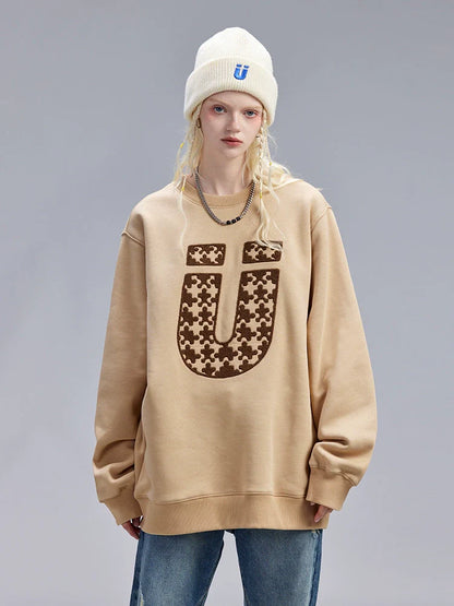 ブラウンモードにトレンドのロゴトレーナー