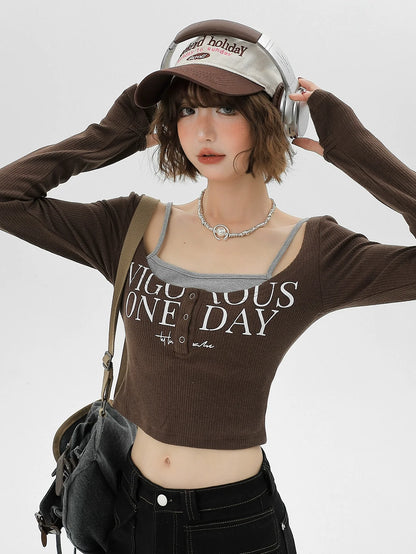 2つのショートフェイクスクエアスリムピーストップネック