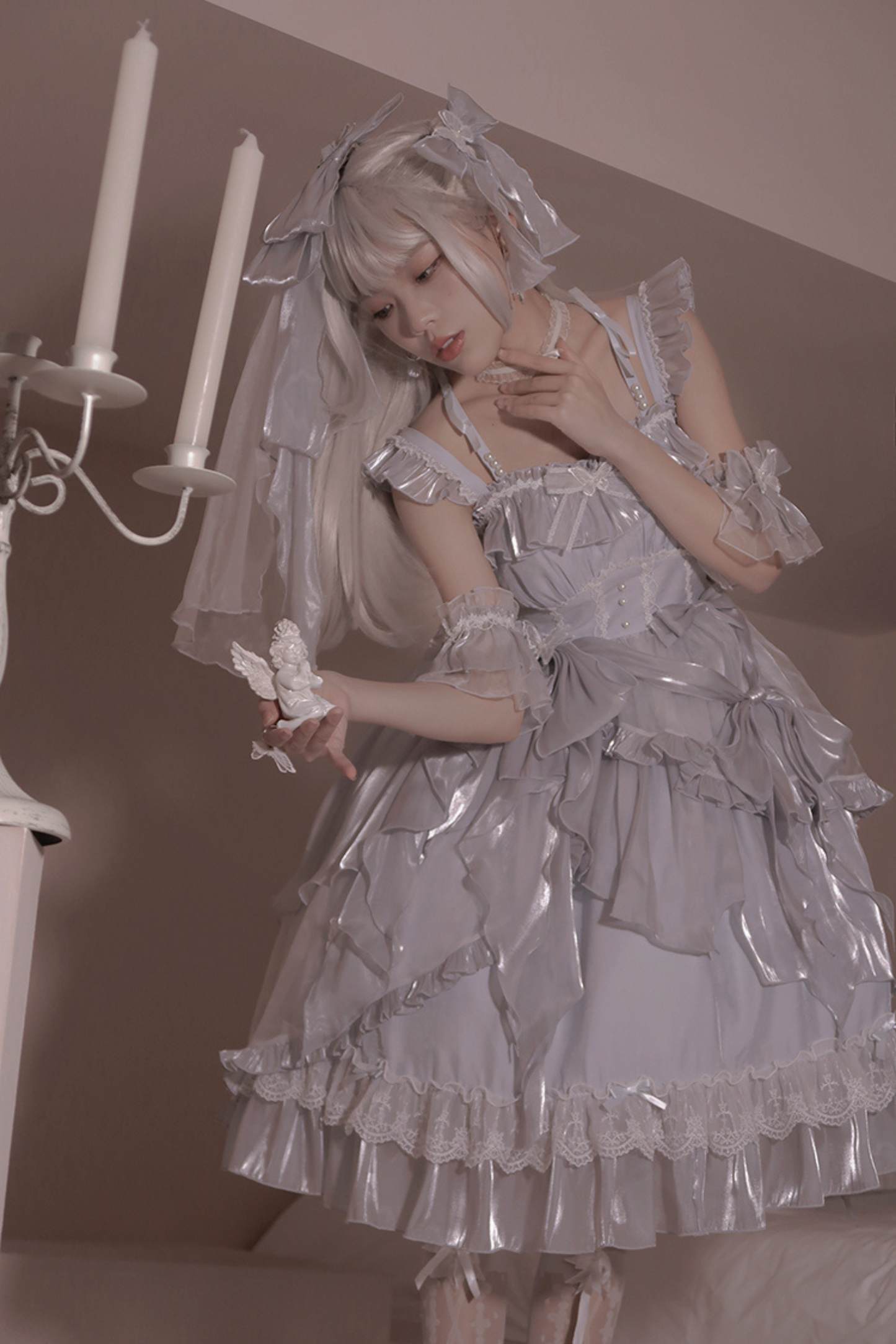 Kleid mit fliegenden großen Lolita-Ärmeln