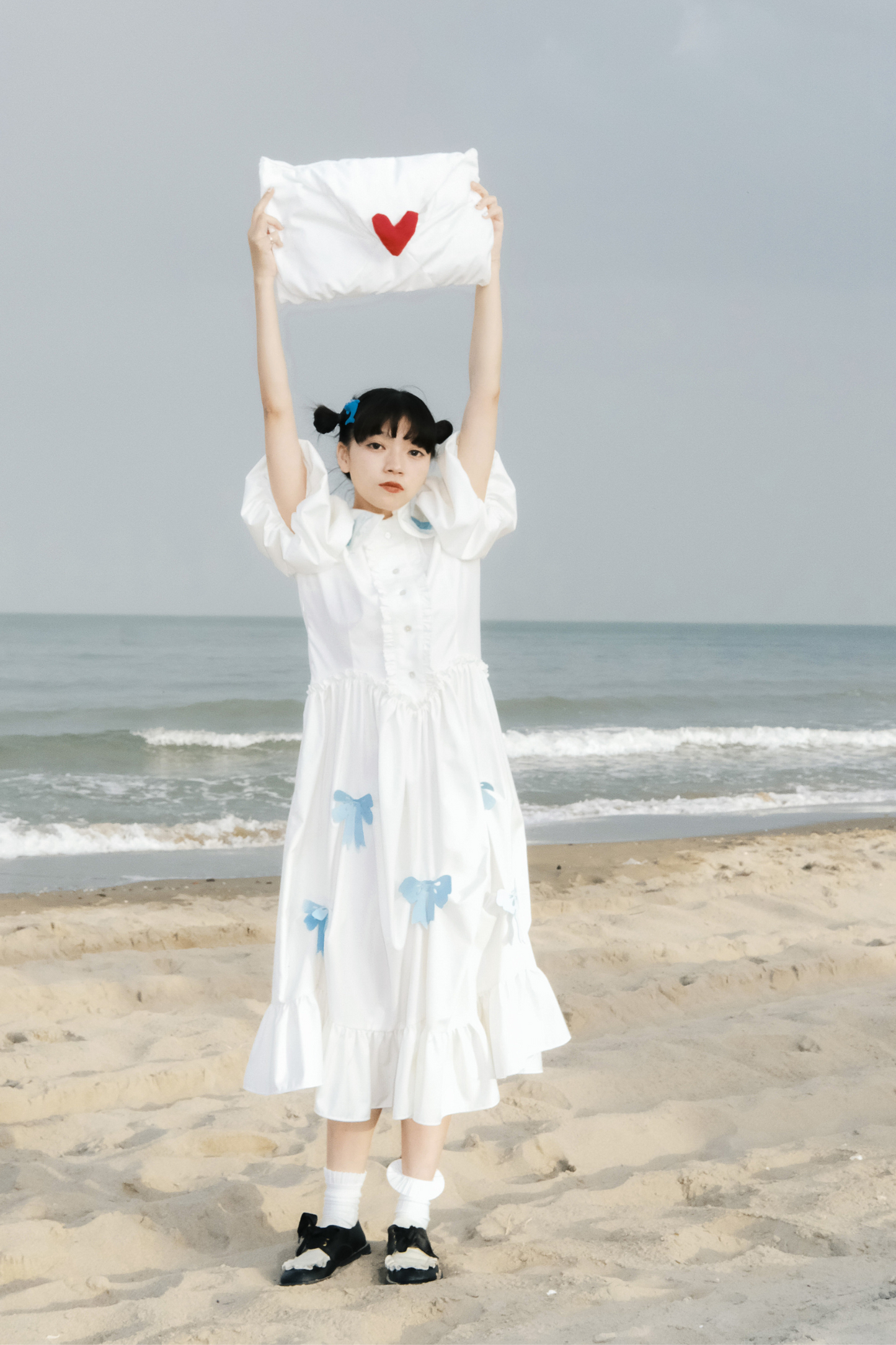 Prinzessinnenkleid mit Ballonärmeln und Schleife