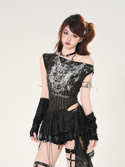 カットアウトウエストホール、バタフライプリント、カスケーディングフリル、ダメージ加工