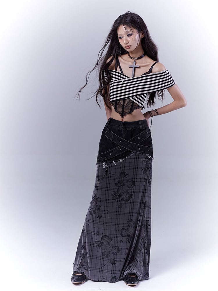 オフショルダーのホワイトネックラインのスタッズ付きストラップレストップ、ブラックストライプ