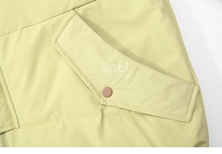 グリーンの厚手フード付きジャケット