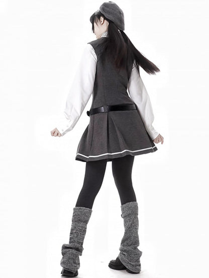 ダークグレーのプレッピースタイルVネックベスト