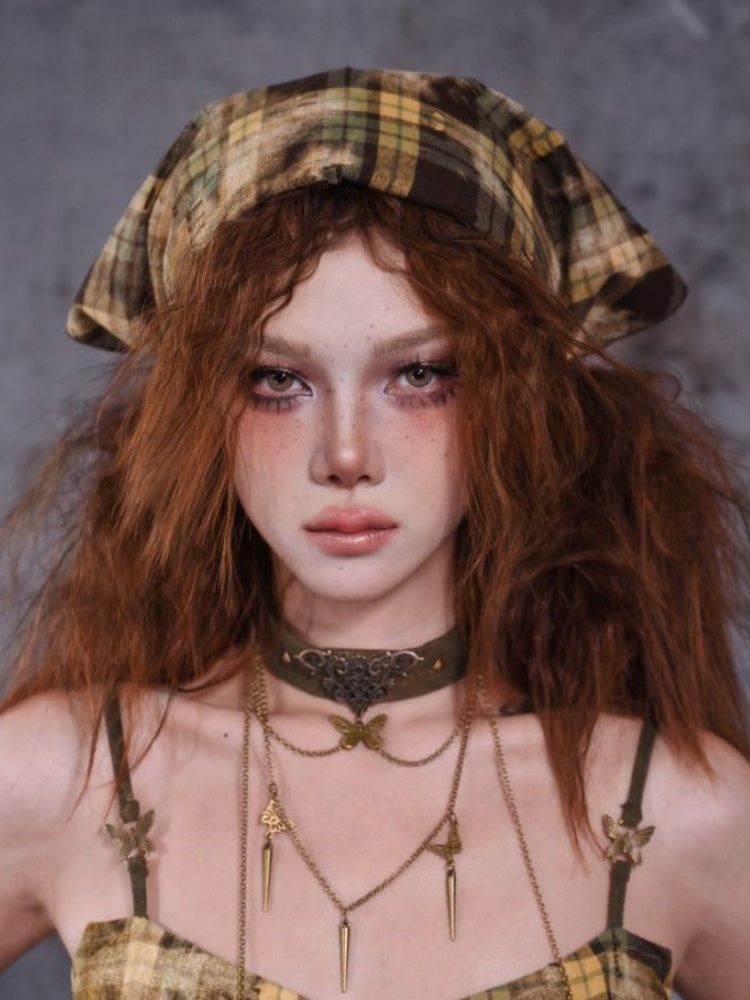 Grünes Choker mit Schmetterlingsanhänger und Kette