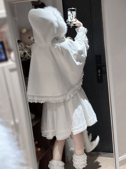 Accents Shaped with Lace Plush-Edged Cape Kei White Hood Heart Buttons Jirai