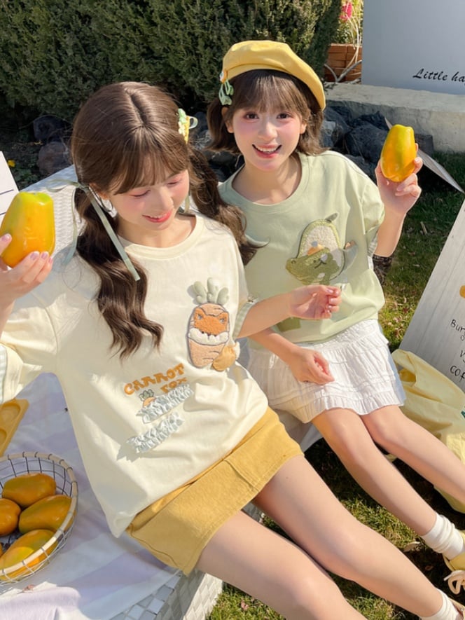 Neck Cutton Plush Crocodile/Fox Applique Apricot/Green Round T-Shirt