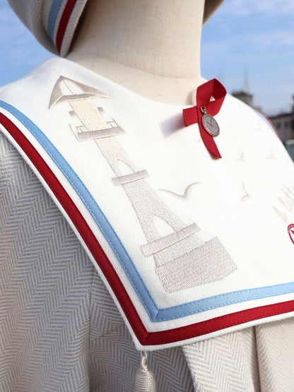 Beiges Ouji-Oberteil mit Matrosenmotiv und Leuchtturm-Stickerei, Matrosenkragen und Kontrastbesatz