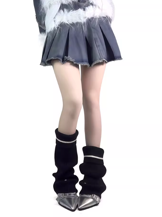 Gestrickte Beinwärmer mit Knopfumschlag