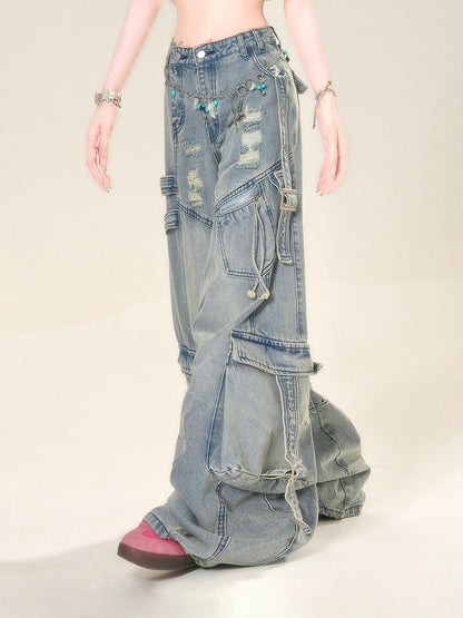 Weite Jeans mit Cargotaschen, blaue Distressed-Löcher, Schnallenriemen